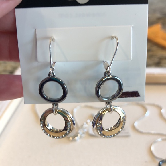 NWT Nine West earrings and necklace set - Picture 3 of 5